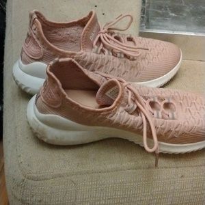 Pink 🩷 ladies Active Tennis Shoes